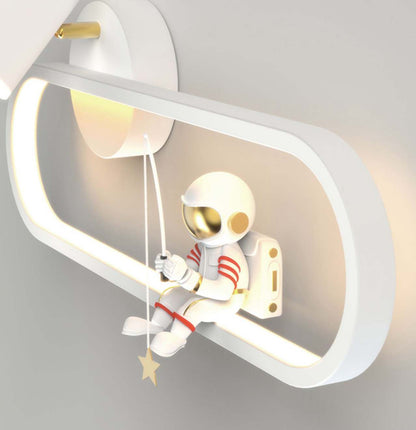 AstroLys – astronaut vägglampa med svävande stjärnor/Vit – | Dinvardagsshop