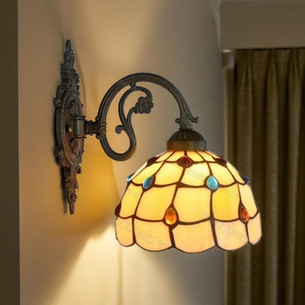 Aurora – Tiffany-inspirerad vägglampa i bärnstensgult glas, rund design – | Dinvardagsshop