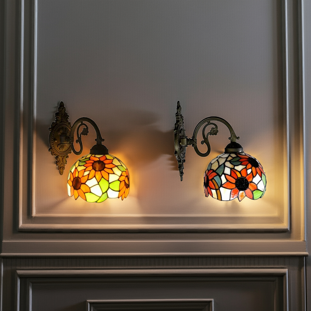 Aurora – Tiffany-inspirerad vägglampa i bärnstensgult glas, rund design – | Dinvardagsshop
